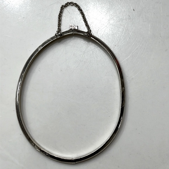 Vintage 925 STERLING SILVER bangle BRACELET w/  flower detailing. So pretty!!! - Picture 3 of 9